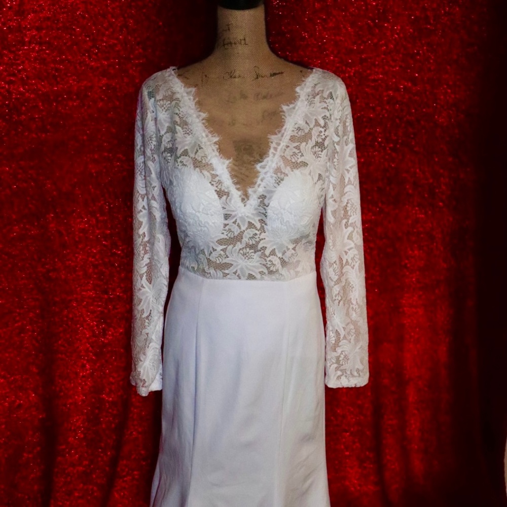 Wedding dress - Picture 1 of 5